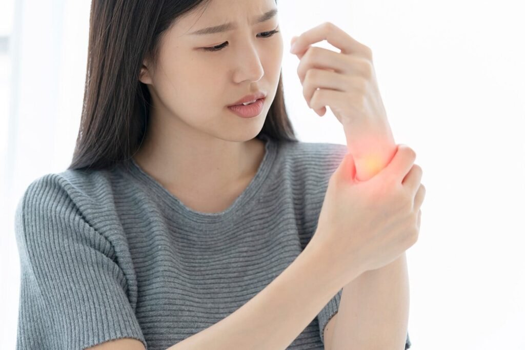 Les muscles proximaux sont ceux qui sont alignés près du centre de votre corps, comme les biceps et les quadriceps. Ces muscles sont connus pour leur masse, car ils participent pour la plupart à l’initiation du mouvement.